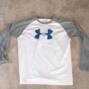 Under Armour Boys baseball style tee size large